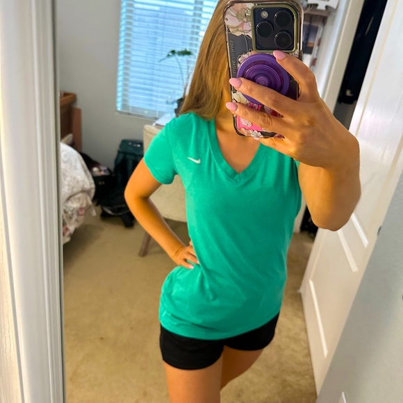 Nike workout T-Shirt. Wore it only a few times. Looks brand new. - Picture 4 of 5